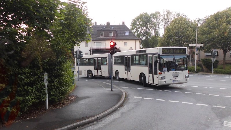 AZE37 Einfahrt aus der Ruhrstraße in die Nachtallstraße