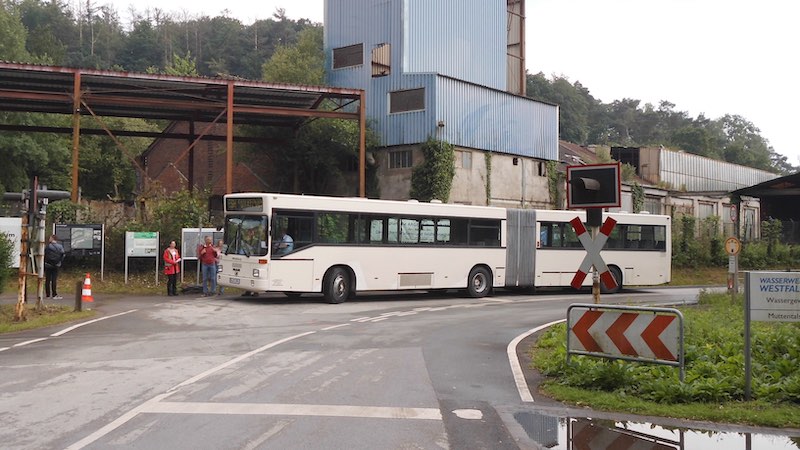 AZE37 an der Abfahrthaltestelle Zeche