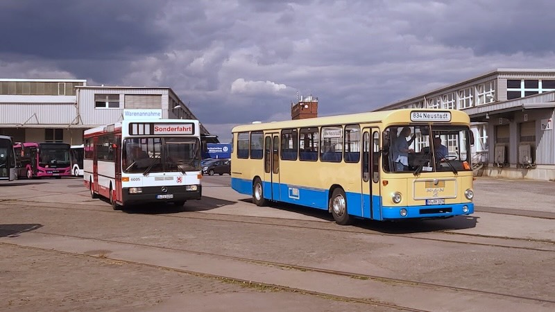 Line D 6005 und ANG H107 in Velbert