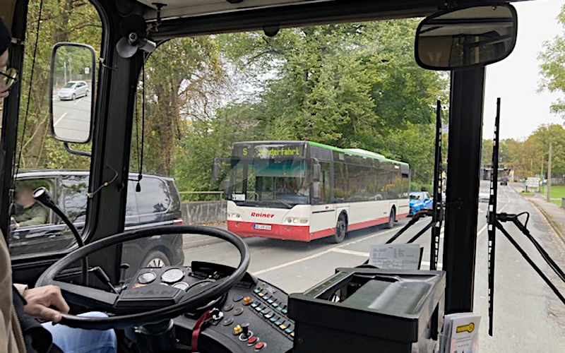 Neoplan Niederflur an der Ruhrbrücke aus dem SÜ240 fotogrfiert
